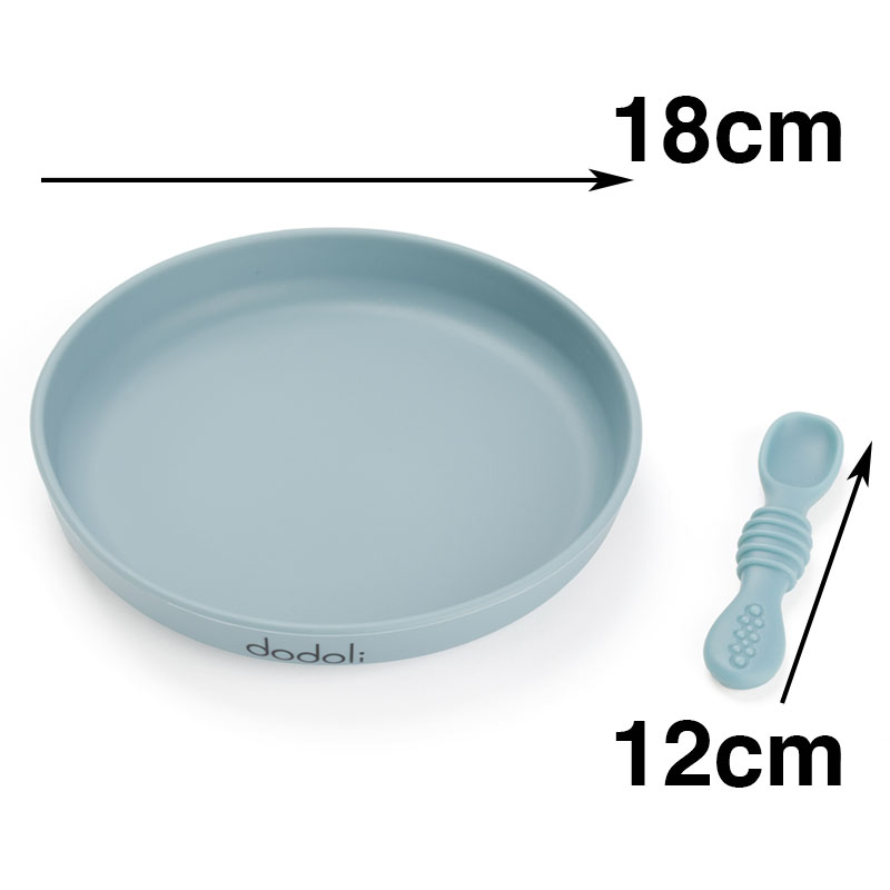 Dodoli Detsky silikónový tanier s prísavkou a lyžičkou – pre deti a bábätka, 18 cm, šedomodrá 1